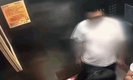 【每日平安145】醉汉闹事一脚踢坏电梯门,吸毒女子哭求民警留几瓶
